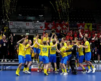 U19 herr VM-guld 2023 hissar bucklan i Danmark